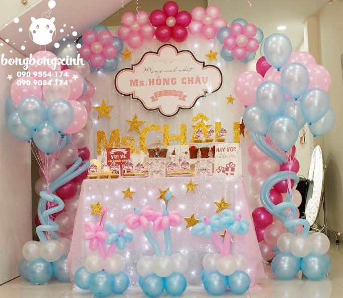 Trang trí bàn quà sinh nhật kết hợp bong bóng BQ134 Trang trí bàn quà sinh nhật kết hợp bong bóng BQ134