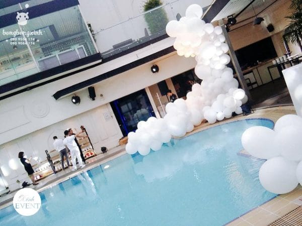 Tiểu cảnh bong bóng trang trí tiệc bể bơi góc nhìn 1 BBX080 Tiểu cảnh bong bóng trang trí tiệc bể bơi góc nhìn 1 BBX080