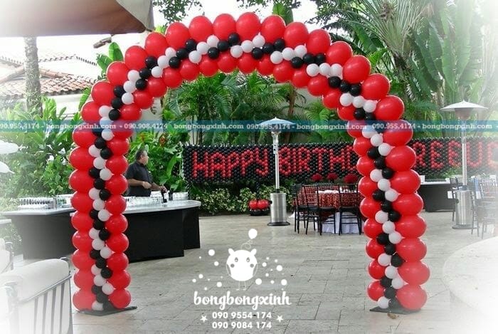 Cổng chào sự kiện sinh nhật Phương Tây CB135