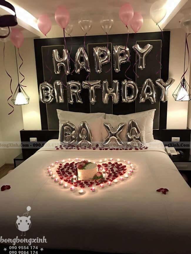 Chữ Happy Birthday màu bạc chủ đề lãng mạn