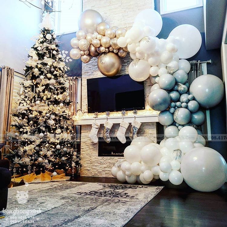 Tiểu cảnh dây bong bóng và cây thông trang trí đêm giáng sinh NE024 Tiểu cảnh dây bong bóng và cây thông trang trí đêm giáng sinh NE024