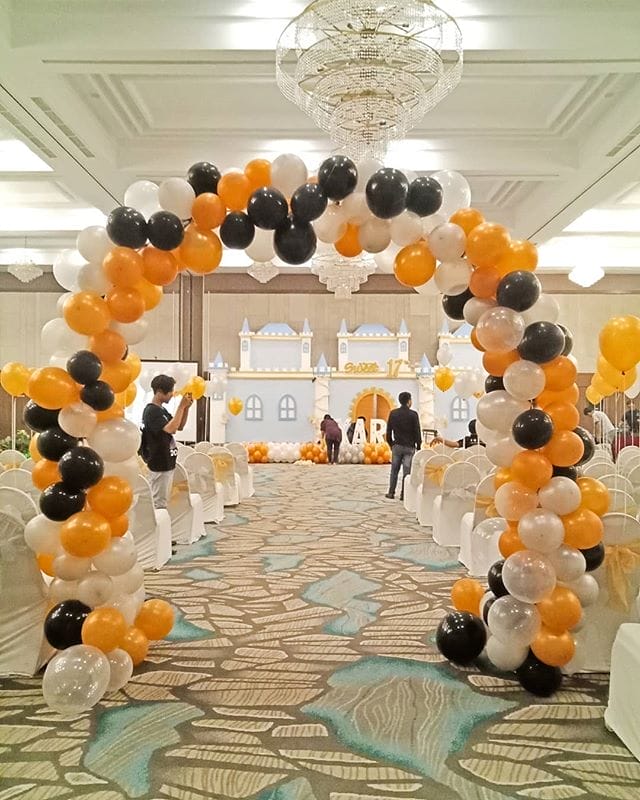 Cổng chào sinh nhật bong bóng vòm trắng vàng và đen BBX042 Cổng chào sinh nhật bong bóng vòm trắng vàng và đen BBX042