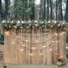 Backdrop tiệc cưới gỗ pallet cùng dây đèn BBX087