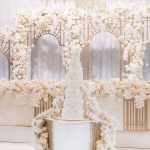 Trang trí sân khấu tiệc cưới màu trắng BBX095