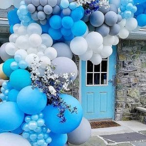 Dây bong bóng cùng hoa tươi trang trí cổng chào tiệc cưới BBX113