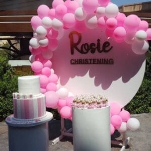 Trang trí bàn quà sinh nhật ngoài trời màu hồng BBX392