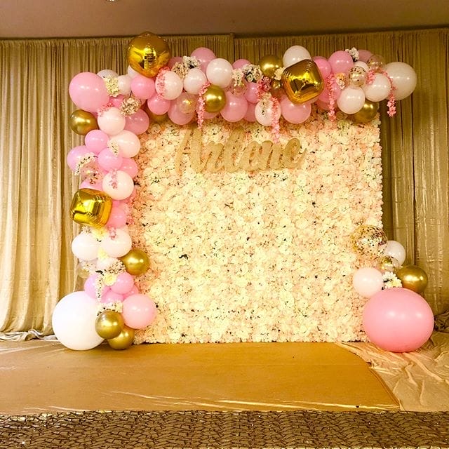 Backdrop tiệc cưới hoa tươi cùng dây bong bóng và thảm trải BBX411 Backdrop tiệc cưới hoa tươi cùng dây bong bóng và thảm trải BBX411
