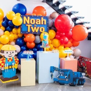 Bàn quà sinh nhật bé trai chủ để kiến trúc sư đầy màu sắc BBX162