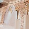 Backdrop tiệc cưới hoa tươi BBX390 lãng mạn