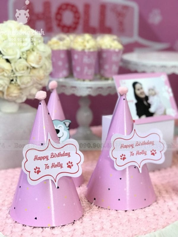 nón sinh nhật và khung hình