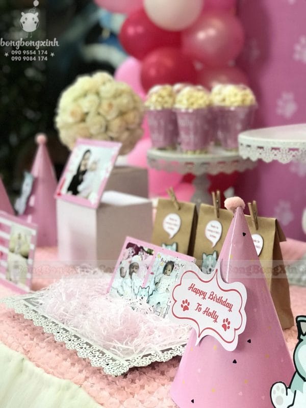 Bàn sinh nhật Holly