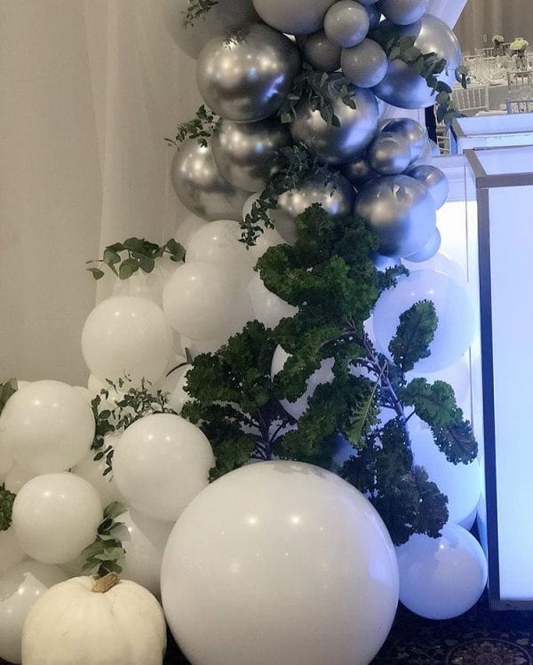 Bàn quà sinh nhật bong bong sang và sáng dây bong bóng BBX342