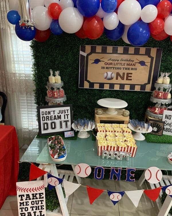 Bàn quà sinh nhật bóng chày BBX289 góc nhìn 1