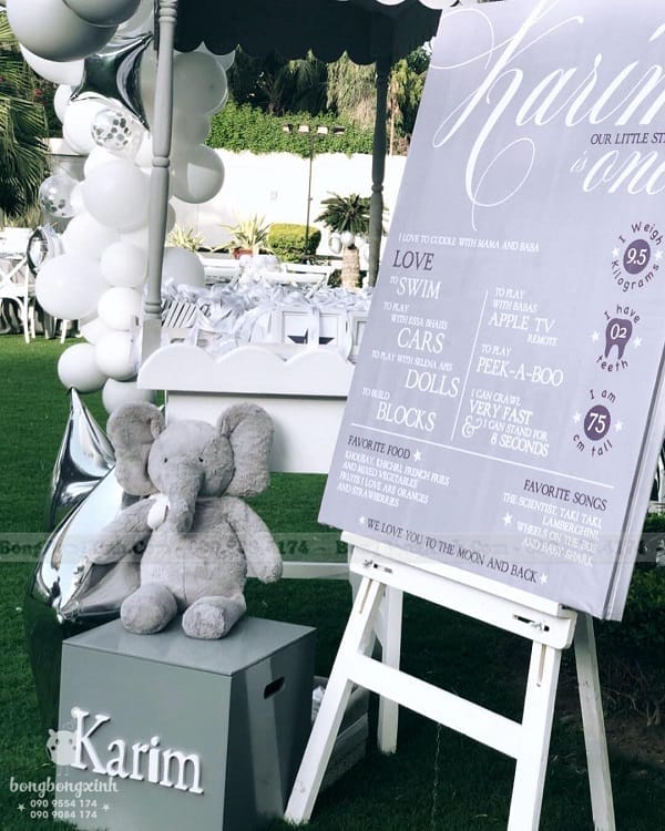 Bàn quà sinh nhật màu xám trang trí sinh nhật trọn gói
