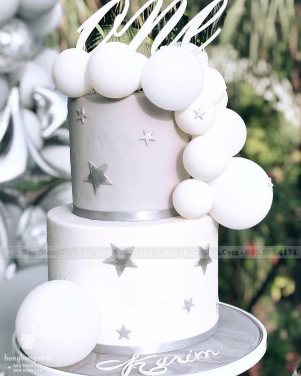 Bánh golden màu xám trang trí sinh nhat tron goi