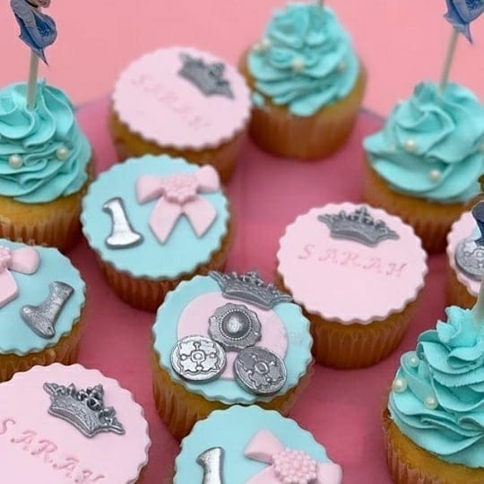 Bánh kẹo trang trí bàn quà sinh nhật lâu đài của công chúa BBX345