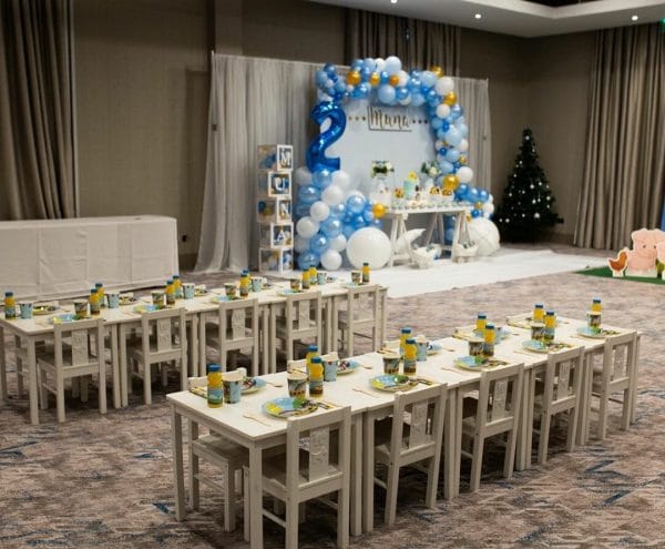 Trang trí bàn quà sinh nhật chủ đề nông trại góc nhìn 2 BBX170