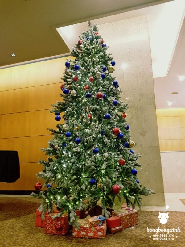 Cây thông trang trí trong buổi tiệc cưới đi cùng bộ san phẩm BBX336