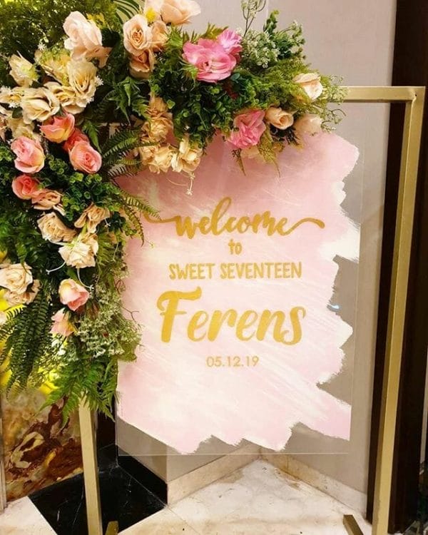 Chalkboaed trang trí bàn quà sinh nhật vàng đồng và trắng BBX270 Chalkboaed trang trí bàn quà sinh nhật vàng đồng và trắng BBX270