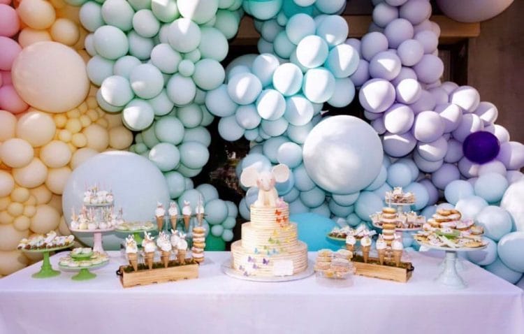 Chú voi dễ thương trên bàn quà sinh nhật bé 1 tuổi BX479