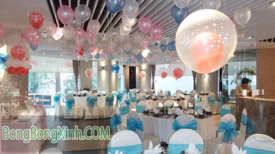 Trang trí bàn tiệc đám cưới bằng bong bóng lồng 046