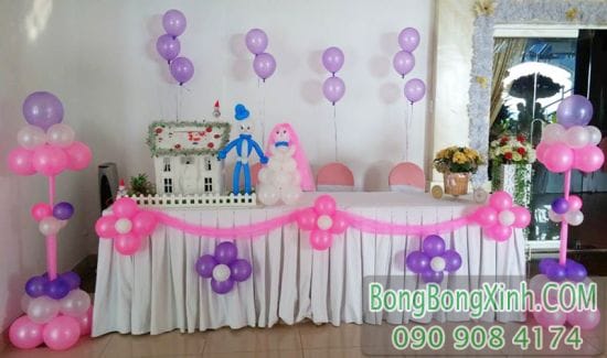 Trang trí bàn kí tên tiệc cưới đơn giản BKT039