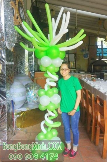 Trụ bong bóng TBB132 có thể kết hợp cùng sân khấu sinh nhật