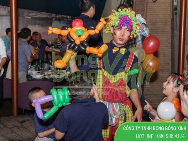 Chú hề thổi bong bóng tphcm CH03 Chú hề thổi bong bóng tphcm CH03