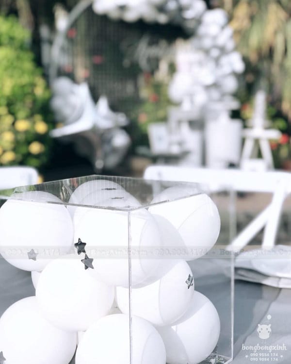 Hộp quà bong bóng trang trí sinh nhật trọn gói màu xám