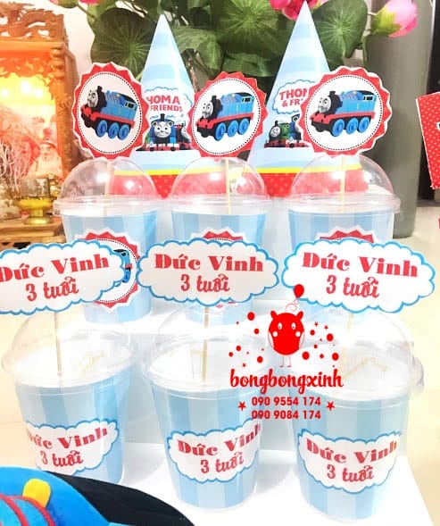 Ly sinh nhật trang trí tên bé