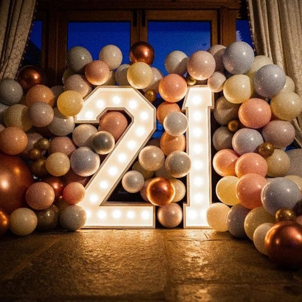 Tiểu cảnh bong bóng cùng chữ số 3D khi lên đèn