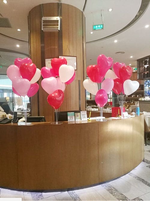Bong bóng giả bay đẹp trang trí bàn tiếp tân