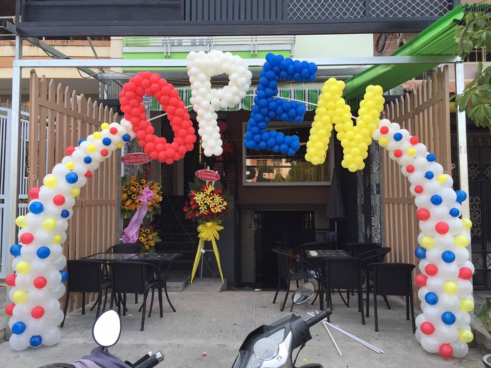 Cổng chào mừng khai trương quán "Open"