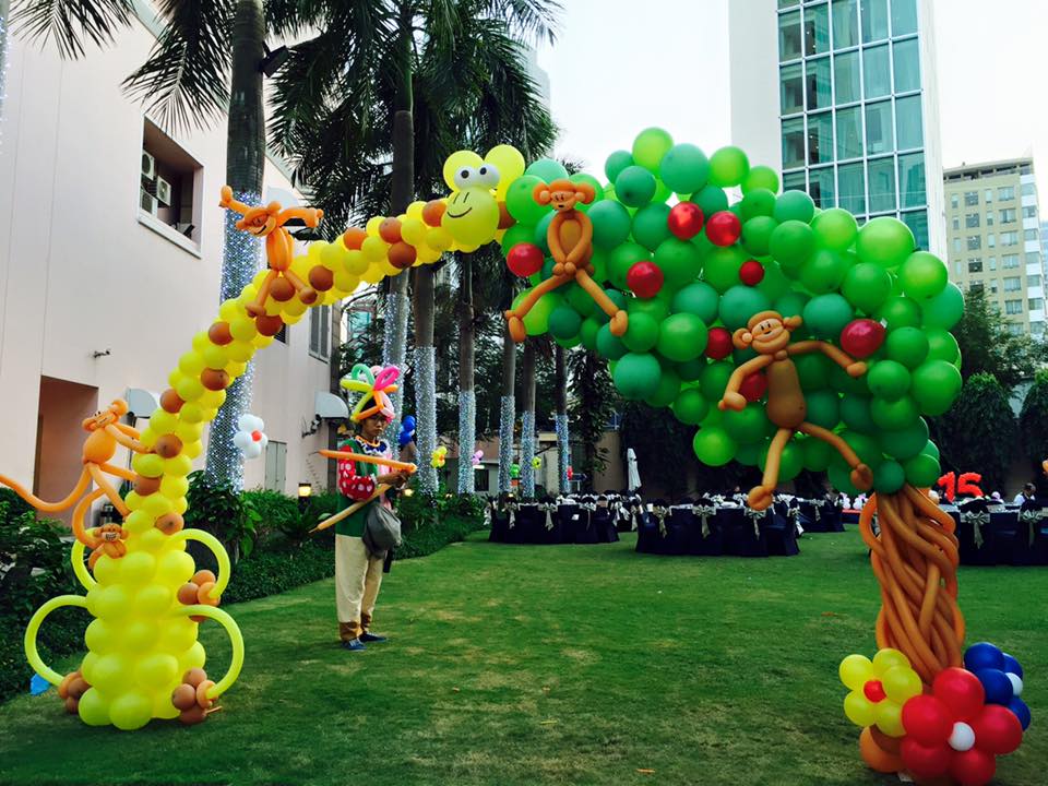 Chú hề tạo hình bong bóng của Bong Bóng Xinh.