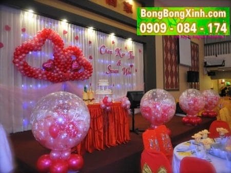Sân khấu tiệc cưới kết hợp bong bóng trái tim và chữ bong bóng Sân khấu tiệc cưới kết hợp bong bóng trái tim và chữ bong bóng