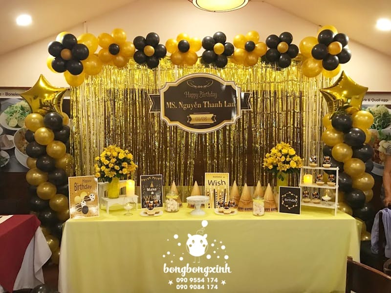 Bàn quà trang trí sinh nhật màu vàng đồng BQ138 Bàn quà trang trí sinh nhật màu vàng đồng BQ138