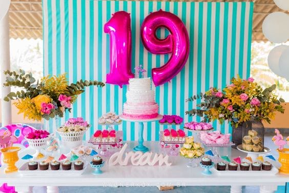 Bàn quà sinh nhật BQ161 Bàn quà sinh nhật BQ161