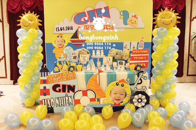 Trang trí góc sinh nhật của bé phong cách dã ngoại chủ đề về biển