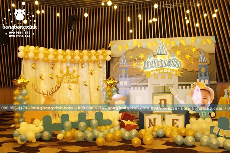 trang trí góc sinh nhật bằng bong bóng gồm backdrop và các phụ kiện đi kèm