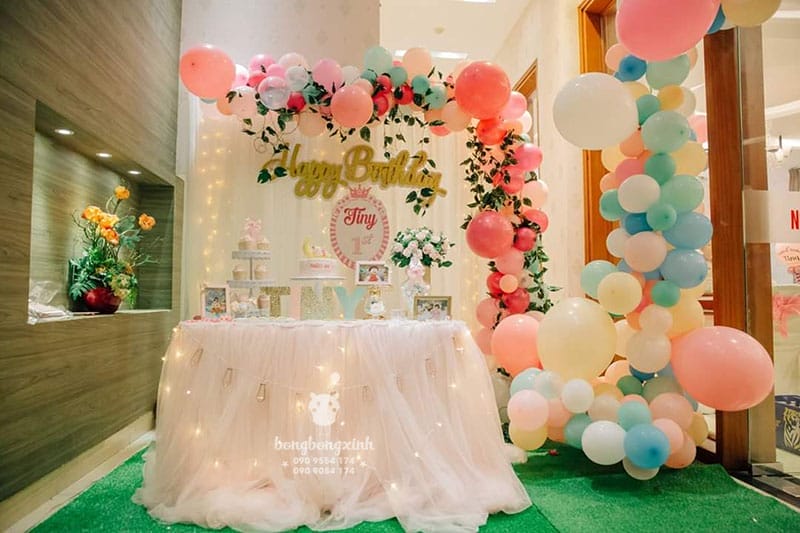 Bàn trang trí sinh nhật cho bé gái tại nhà