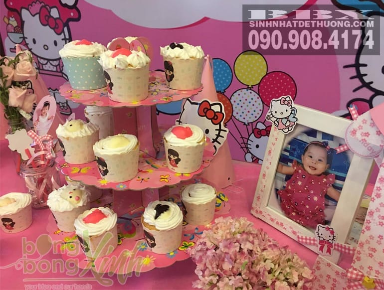 Những chiếc bánh kem với chủ đề Hello Kitty trông xinh xắn