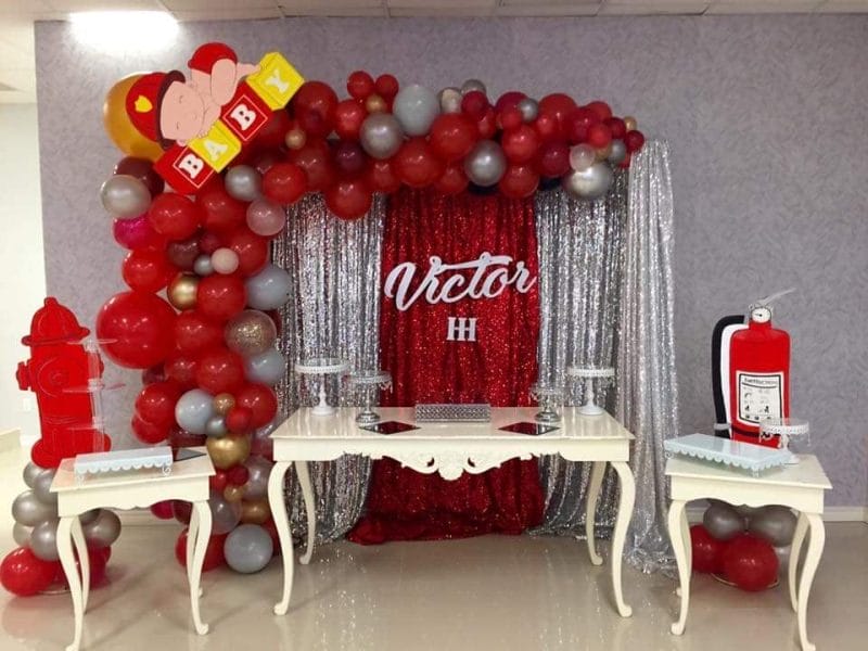 Backdrop sinh nhật màu đỏ cho bé