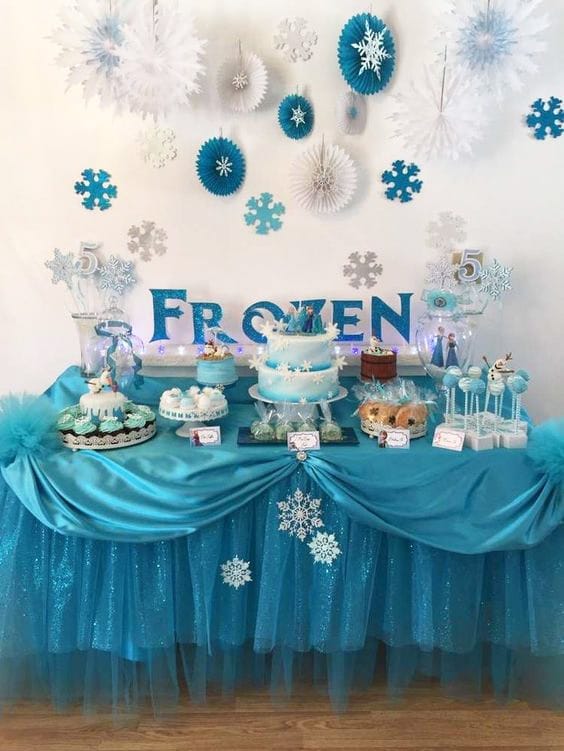 Bàn quà sinh nhật chủ đề Elsa