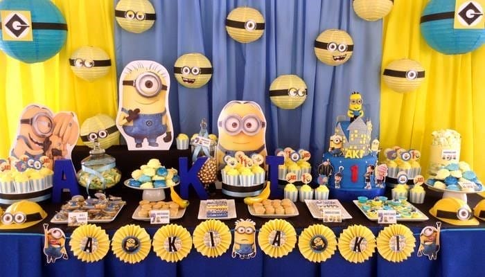 Bàn quà sinh nhật chủ đề Minion