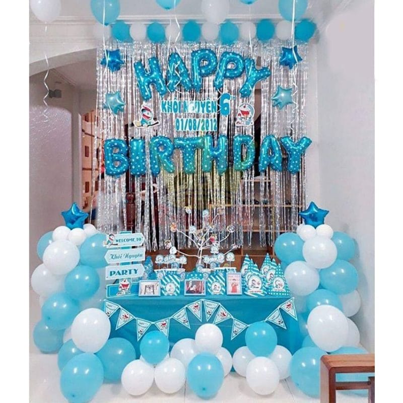 Bàn sinh nhật kết hợp với rèm bạc sang trọng Bàn sinh nhật kết hợp với rèm bạc sang trọng