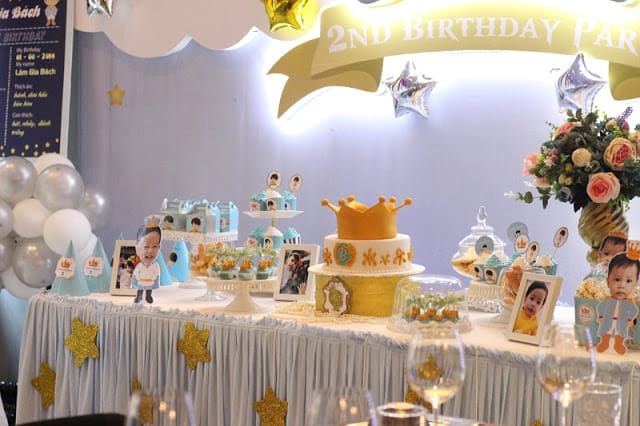 Cận cảnh sự sang trọng của chiếc bàn Gallery chủ đề hoàng tử Cận cảnh sự sang trọng của chiếc bàn Gallery chủ đề hoàng tử