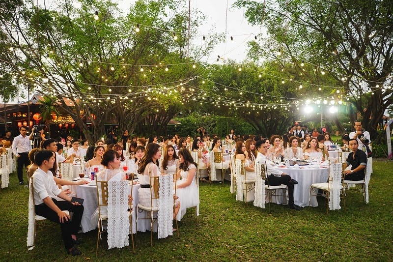 Địa điểm tổ chức và số lượng khách mời