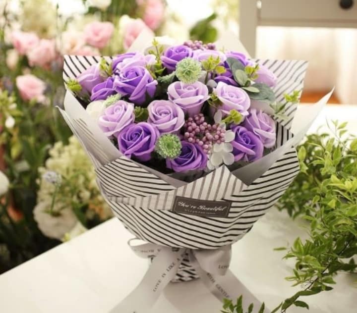 Đóa hoa hồng tím tặng người ấy