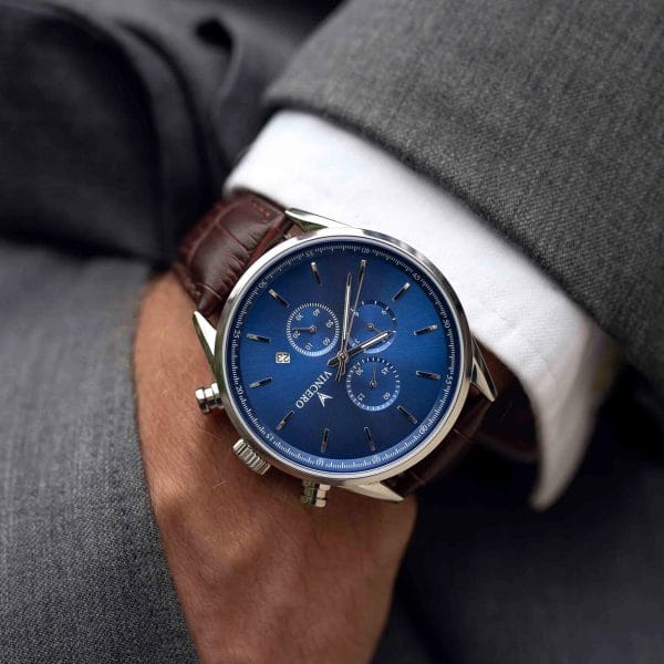 Đồng hồ có thể làm quà tặng cho bé gái hoặc bé trai cũng như nhiều đối tượng khác