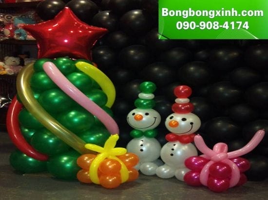 Tượng tuyết và cây thông Noel đơn giản